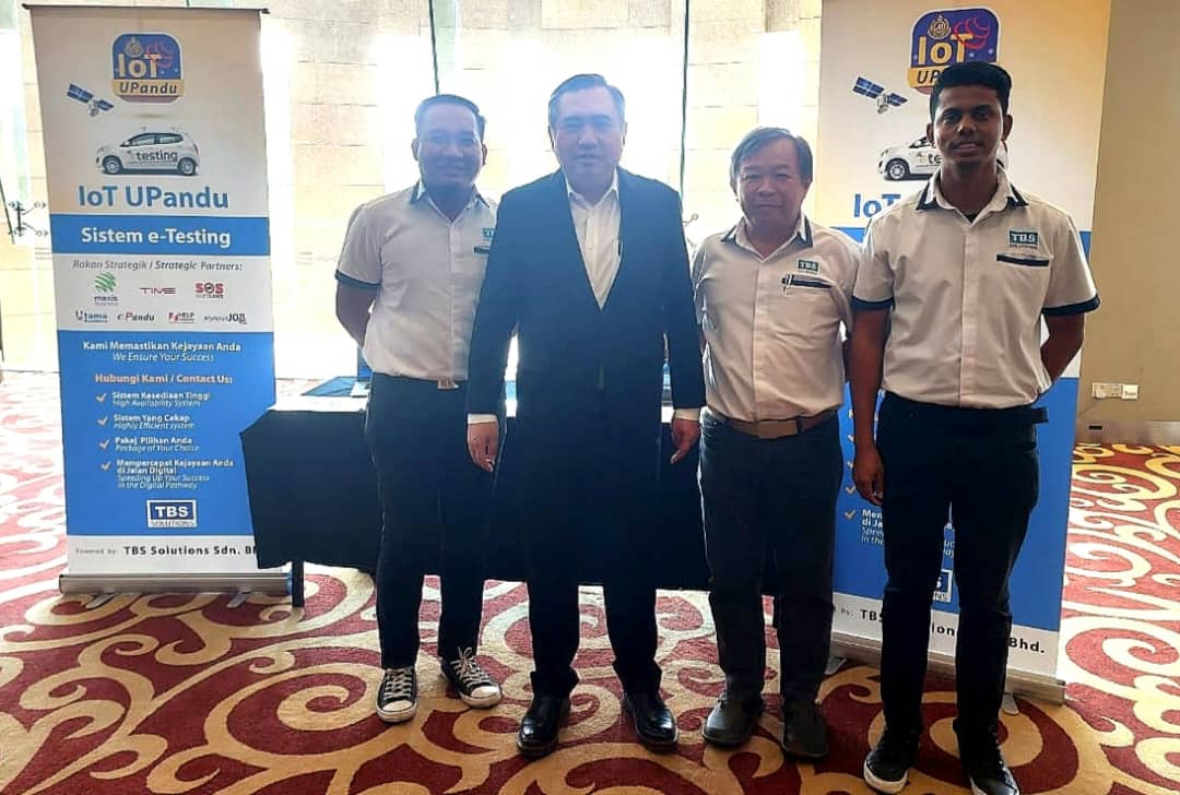 e-Testing Team with YB Anthony Loke